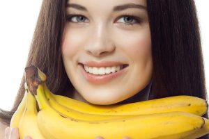Žene će da je obožavaju! Maska od banane – pravo rješenje za beživotnu kosu