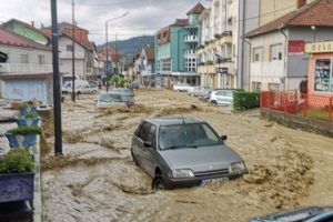 Poplave u Čeliću: Putevi i mostovi blokirani, ugroženo 100 objekata VIDEO
