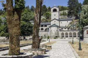 Incident ispred Cetinjskog manastira, intervenisala policija