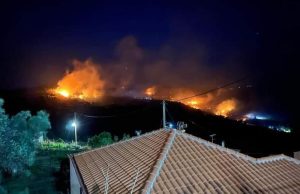 Veliki požar na Eviji van kontrole, naređena evakuacija