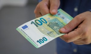 Tržište valuta: Evro bilježi nagli pad u odnosu na dolar