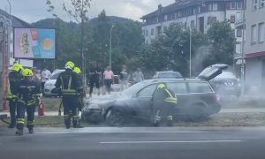 U Banjaluci gorio automobil: Na licu mjesta i vatrogasci VIDEO