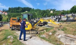 Održana akcija čišćenja: Uprava Gradskog groblja uvela radnu subotu