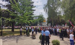 Opozicionari traže vanredni kolegijum: Veterani nakon parka pred Narodnom skupštinom u Banjaluci FOTO/VIDEO