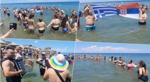 Kolo u Paraliji: Grci i Srbi zaigarli u moru