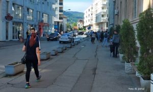 Nakon što je stigao prijeteći sadržaj: Đaci i nastavnici ispred škola u Banjaluci FOTO