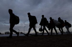“Pao” na graničnoj kontroli! Vozač iz BiH rekorder po broju migranata u vozilu