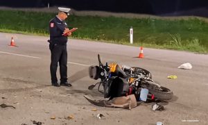 Teška nesreća na putu Prijedor-Banjaluka: Motociklista zbog povreda prevezen u UKC
