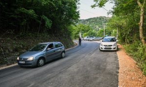 Odobren prolaz za dva vozila: Na snazi i dalje zabrana saobraćaja za Banj brdo