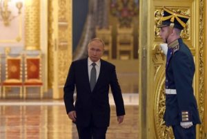 Tajna “koferčeta”: Sa koliko ljudi Putin ide u toalet VIDEO