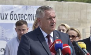 Višković na Sajmu privrede u Mostaru: Možemo raditi zajedno bez mentorstva