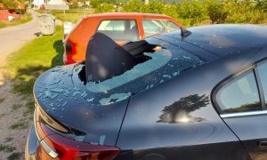 Novi incident: Načelniku Kosovsko-pomoravskog okruga razbijen auto