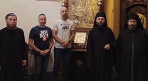 Primili blagoslov Bogomajke u manastiru Osovica: Srpčani krenuli na hodočašće do Hilandara