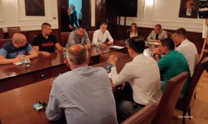 Traže rješenje za funkcionisanje javnog prevoza: Stanivuković sa rukovodstvima gradskih odbora