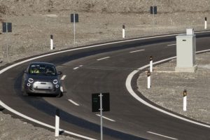 Bez ikakvog uticaja na vozača: Stellantis testira puteve koji će puniti vaš auto dok vozite
