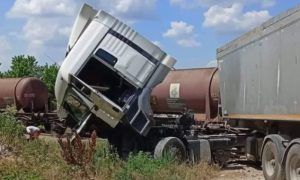 Težak sudar: Teretni voz udario u kamion