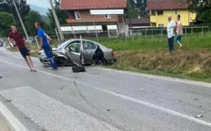 Teška saobraćajka: U sudaru “škode” i “forda” povrijeđena jedna osoba