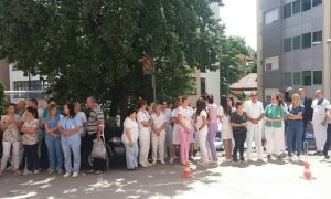 Obustavili rad na pet minuta: Zdravstveni radnici u Srpskoj pružili podršku ministru Šeraniću VIDEO