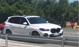 U blizini hotela “Banjaluka“: Napušten automobil na putu, policija traži vozača