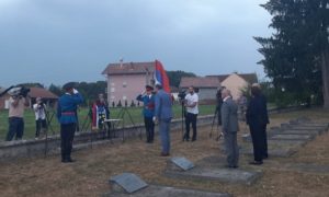 Dan ustanka protiv fašizma: Dodik položio vijenac na partizanskom groblju kod Kozarske Dubice