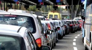 Vozači, strpljenja: Kolone vozila na prelazu Donja Gradina