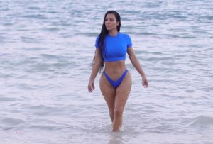 Kim Kardašijan prodaje bizaran modni detalj za plažu, svi u čudu FOTO