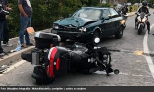 Vozač zadobio teške povrede: Motociklom naletio na “audi”