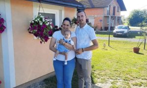 Divna vijest iz Prijedora: Bebi od dva mjeseca izbio prvi zubić, roditelji ne kriju sreću FOTO