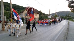 Veliki broj vjernika na molitvi i paljenju petrovskih lila