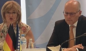 Razni uticaji spolja trgaju zemlju: Bajer tvrdi da fokus BiH treba da bude integracija u EU