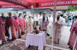 Patrijarh Porfirije služi parastos stradalim Srbima u srednjem Podrinju i Birču