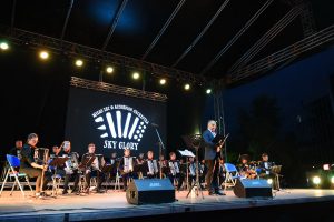 Orkestar harmonika održao koncert na trgu u Prijedoru FOTO