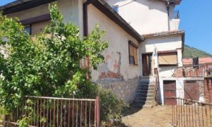 Potrebna rekonstrukcija: Porodici Manojlović kupljena stara kuća