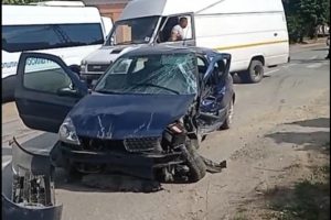 Teška saobraćajka: Policajac poginuo na putu za posao, njegovom kolegi se bore za život