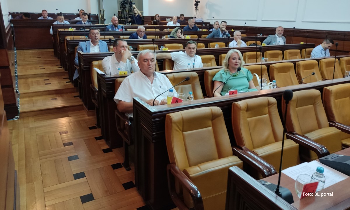 Platite ljude duplo i pustite ih da rade: Neradna nedjelja opet posvađala banjalučke odbornike