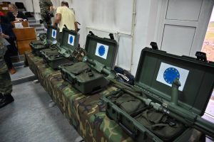 Posjeta ambasadora i vojnih zvaničnika EU: Donirano 150 detektora metala Oružanim snagama BiH