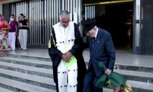 Svaka čast za upornost: Dobio diplomu sa 98 godina VIDEO