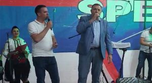 “Latio se mikrofona” na Laušu: Dodik zapjevao sa narodom poznatu numeru VIDEO
