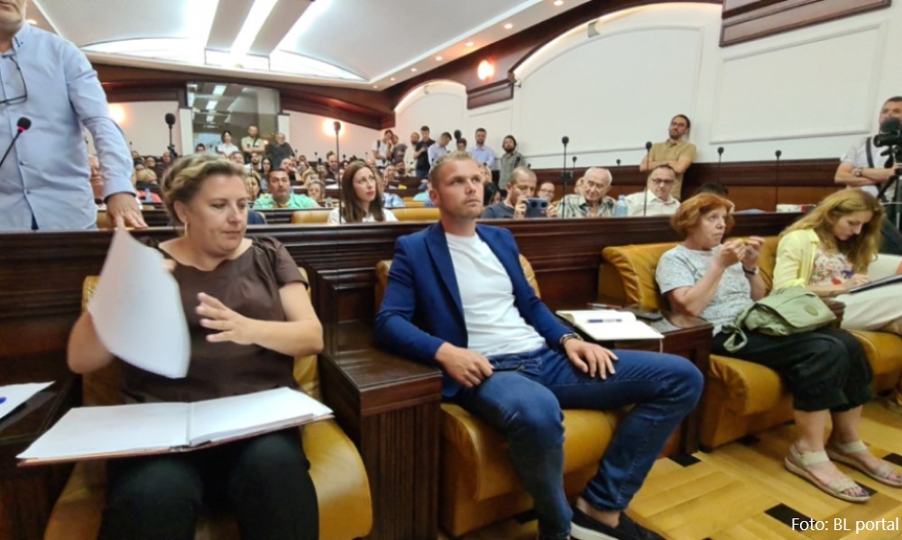 Stanivuković ušao, Lilić zatražio minutu ćutanja: Odajmo počast mrtvom banjalučkom urbanizmu VIDEO