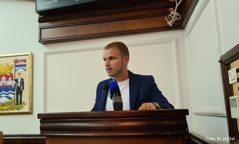 Stanivuković napustio govornicu: Zašto ne ustanete na minut ćutnje na novi gradski park? VIDEO