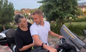 Novi Stanivukovićev snimak: Baku Gospu provozao na motoru VIDEO