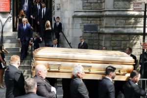 Ivana Tramp sahranjena u zlatnom kovčegu na imanju Donalda Trampa