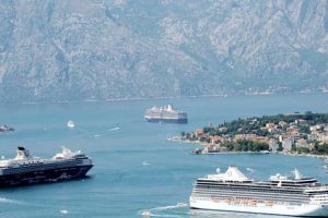 Jak vjetar spriječio dva kruzera da uđu u Luku Kotor
