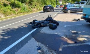 Teška saobraćajna nesreća: Motociklista u besvjesnom stanju, građani mu pritekli u pomoć FOTO