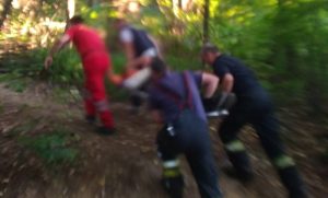 Nepristupačan teren: Medicinska sestra slomila nogu spasavajući dijete iz provalije u Banjaluci