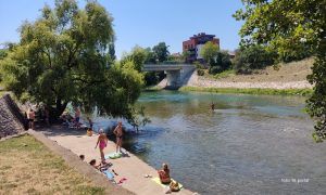 Voda neispravna za kupanje: Kupači na Vrbasu ne mare za upozorenja