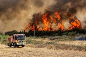 Napore vatrogasaca otežavaju jaki udari vjetra: Nastavlja se borba sa vatrenom stihijom u Grčkoj