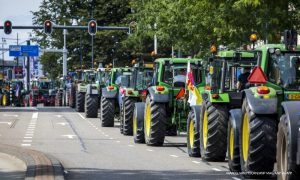 Pritisak na Vladu: Poljoprivrednici najavili blokadu auto-puteva u Parizu