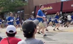 Pucnjevi prekinuli paradu u SAD: Jedna osoba mrtva – zavaldala panika i haos VIDEO