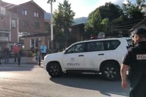 Pripadnici ROSU upali u Štrpce: Blokirali opštinu i pretresali školu